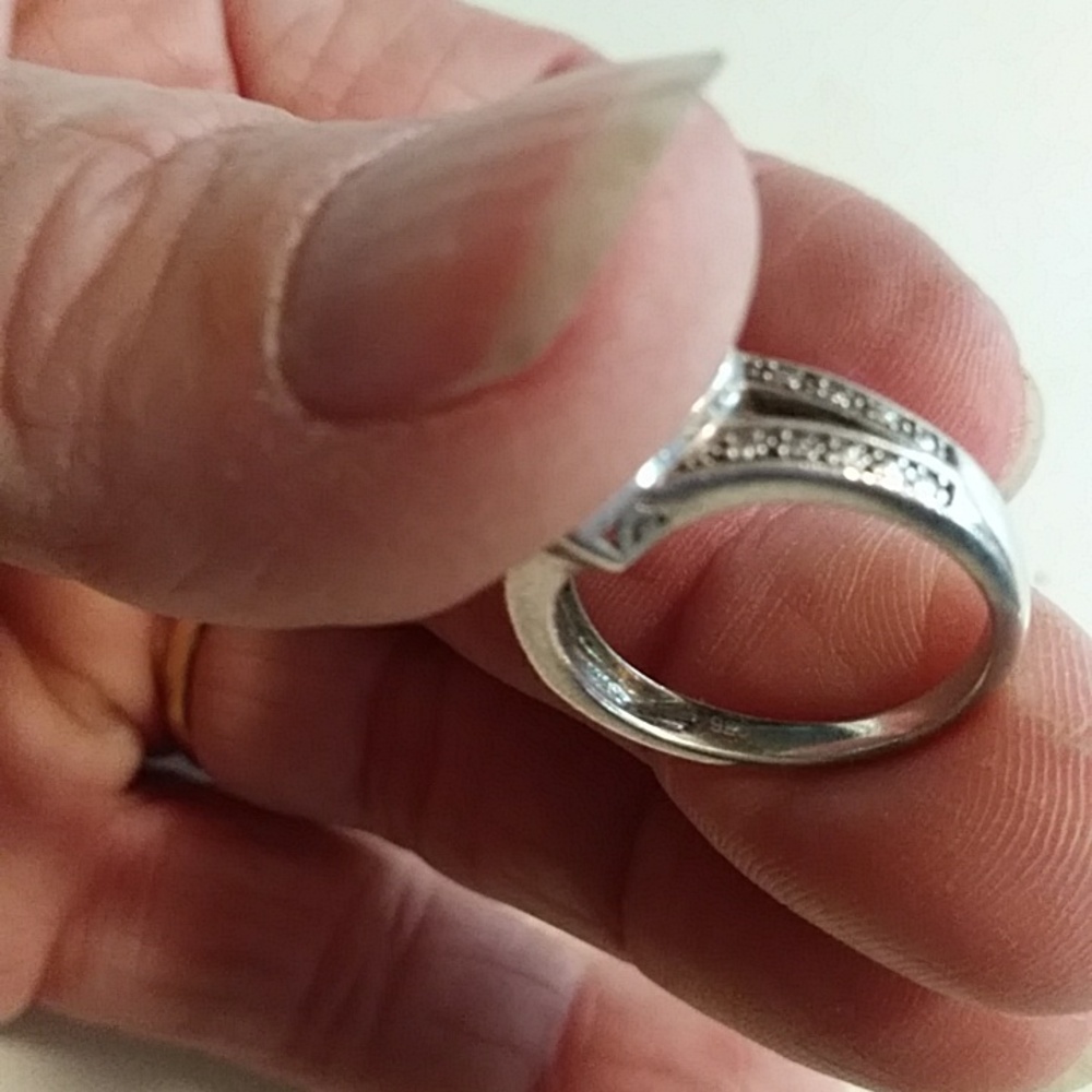 Sterling and diamond heart ring - Picture 3 of 3